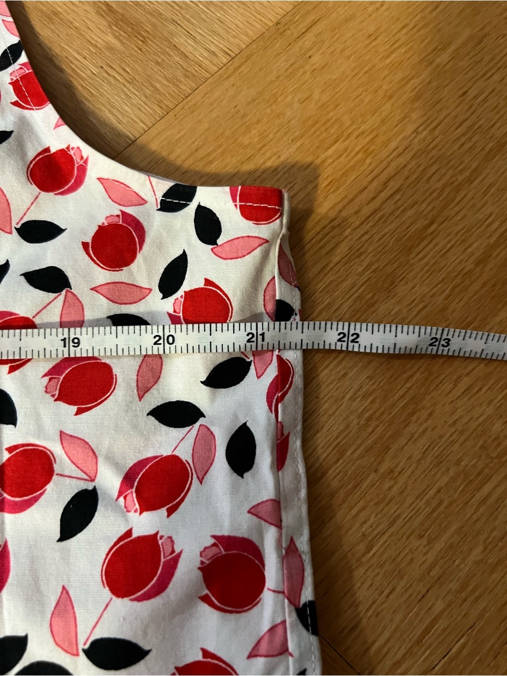 Talbots Pink and Red Tulip Floral Sleeveless Stretch Cotton Button-Up Shirt - Picture 5 of 6